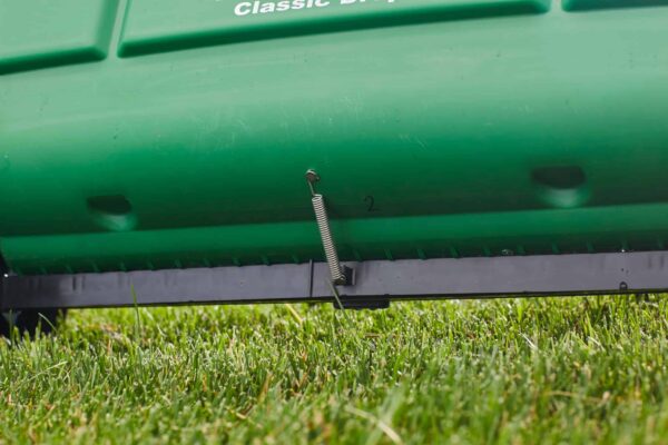 32-lb Turf Builder Classic Drop Fertilizer Spreader - Image 14