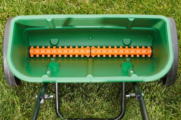 32-lb Turf Builder Classic Drop Fertilizer Spreader - Image 15