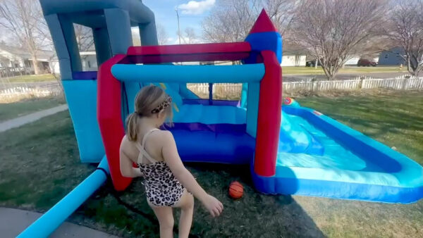 Inflatable Water Slides for Kids 8-in-1 Bounce House Water Park with 450W Blower Climbing Wall, Splash Pool, 2 Water Cannons, Basketball Hoop, Water Slide, Crocodile Sprinkler for Gift Backyard Party - Image 10